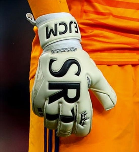 Sergio Romero s Different Unique Custom Goalkeeper Gloves Closer